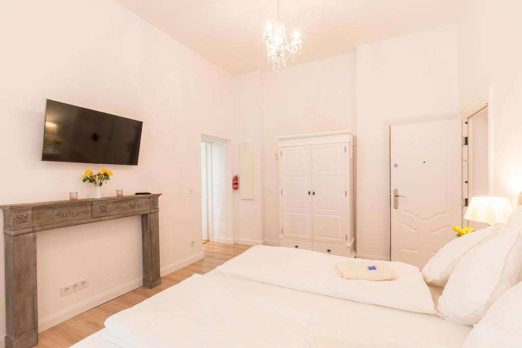 ברלין Fritz By Rockchair Apartments L Superhost Status L 3 Bedrooms Boxspringbeds 2 Bathrooms 2 Kitchen - Cozy Family & Business Flair Welcomes You! מראה חיצוני תמונה