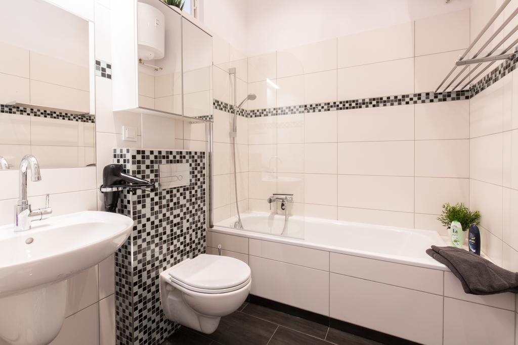 ברלין Fritz By Rockchair Apartments L Superhost Status L 3 Bedrooms Boxspringbeds 2 Bathrooms 2 Kitchen - Cozy Family & Business Flair Welcomes You! מראה חיצוני תמונה